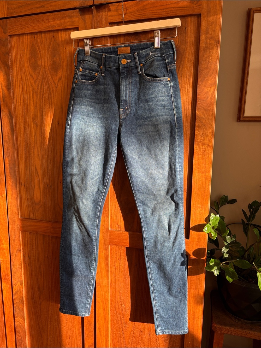 MOTHER “High Waisted Looker” slim Jean